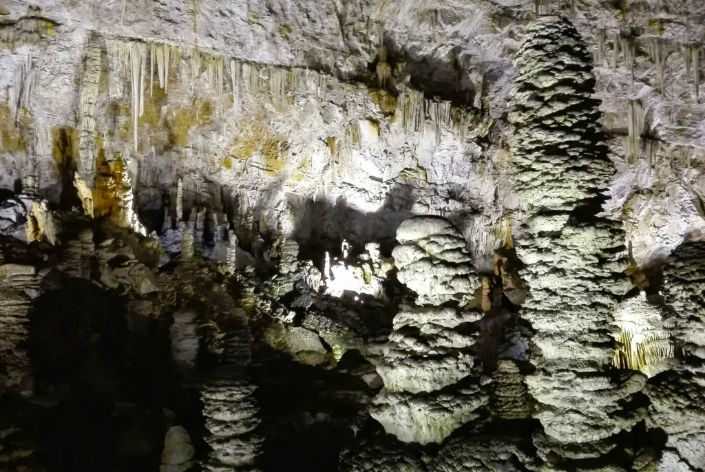 formazioni rocciose nella grotta